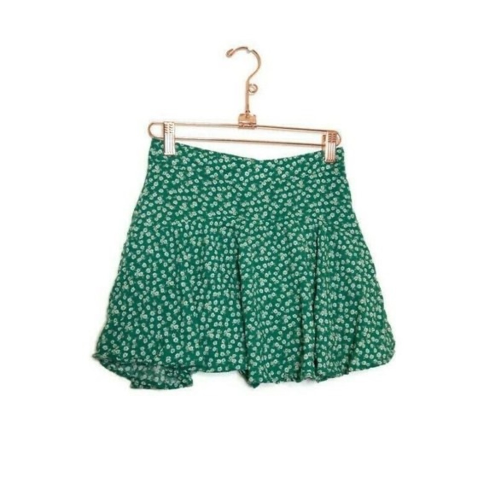 Hollister Women’s Green Floral Ultra High Rise Mini Skort
